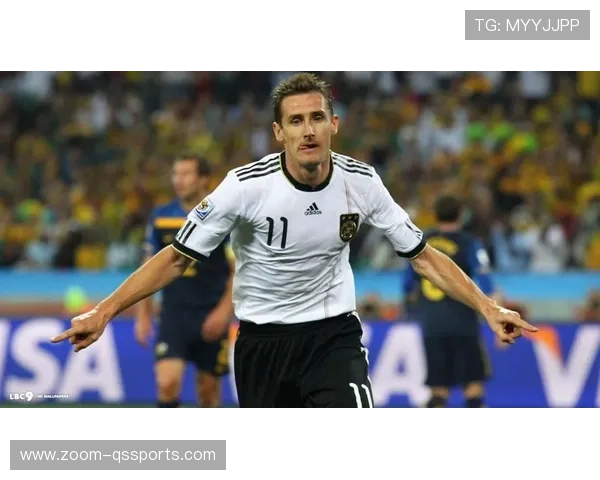 踢足球时展现超凡魅力的球星们完美瞬间集锦